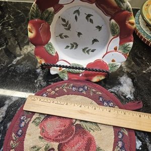 Apple bowl an hot plate